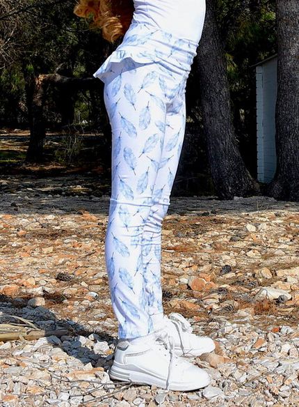 Leggings with frill feathers